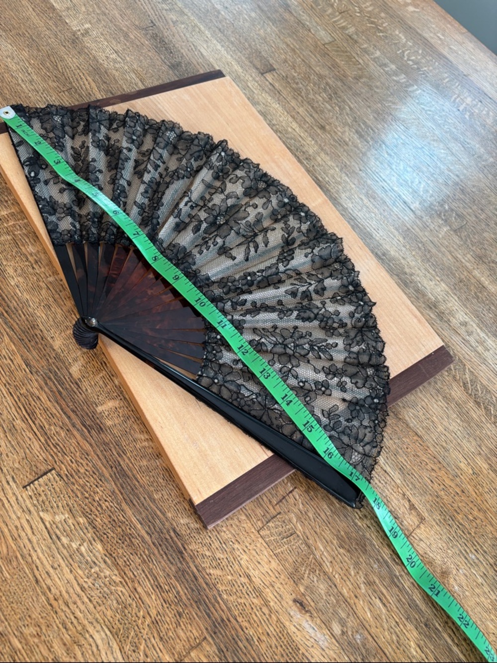 Vintage Black Lace Folding Hand Fan with Tortoise Handle - Picture 14 of 16